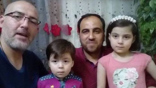 Así está Omran Daqneesh, el niño ensangrentado de Alepo que en 2016 se convirtió en símbolo del horror que vive Siria
