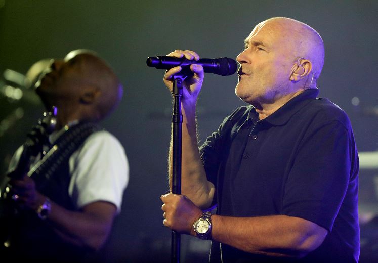 Phil Collins interrumpe su gira tras sufrir una caída accidental