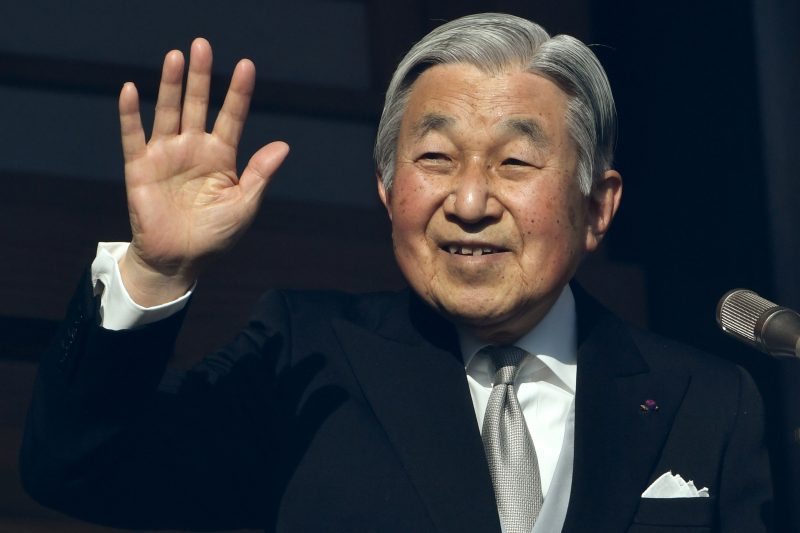Japón aprueba la ley que permitirá abdicar al emperador Akihito