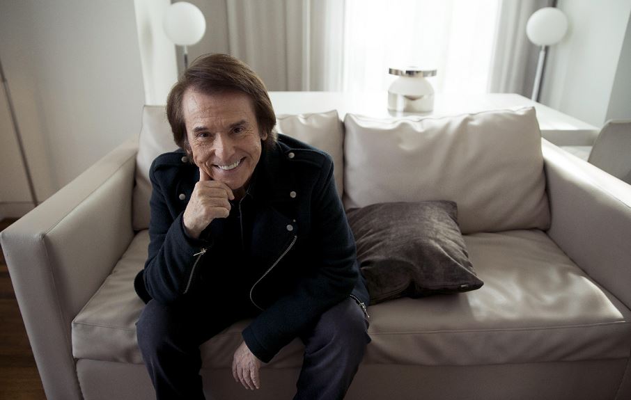 Raphael confiesa que no le gusta cantar con poco público