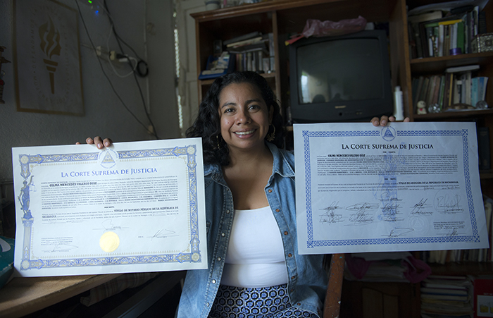 Gilma Valerio es la única de sus cinco hermanos que logró graduarse de la universidad. LAPRENSA/ÓSCAR NAVARRTE
