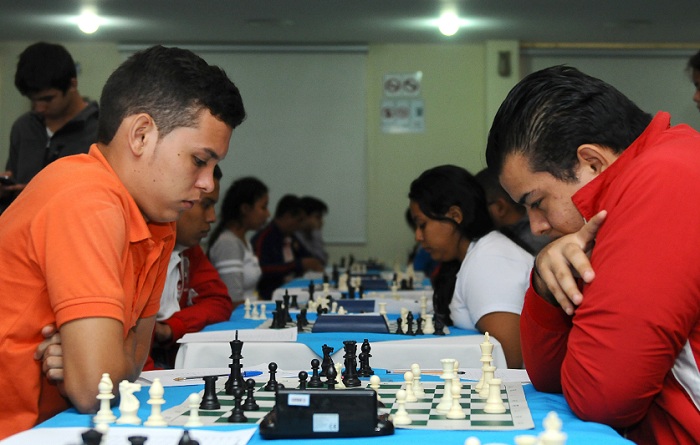 El Salvador tuvo a dos de sus miembros en la final, lo que les aseguró el triunfo por equipo en la Copa Internacional de Ajedrez. LA PRENSA/ Wilmer Lopez