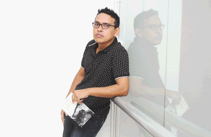 Poemas líricos y apasionados desde las aulas de la universidad