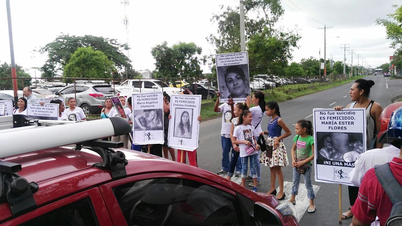 Protestan en apoyo a la mujer asesinada por su exsuegra en Hialeah