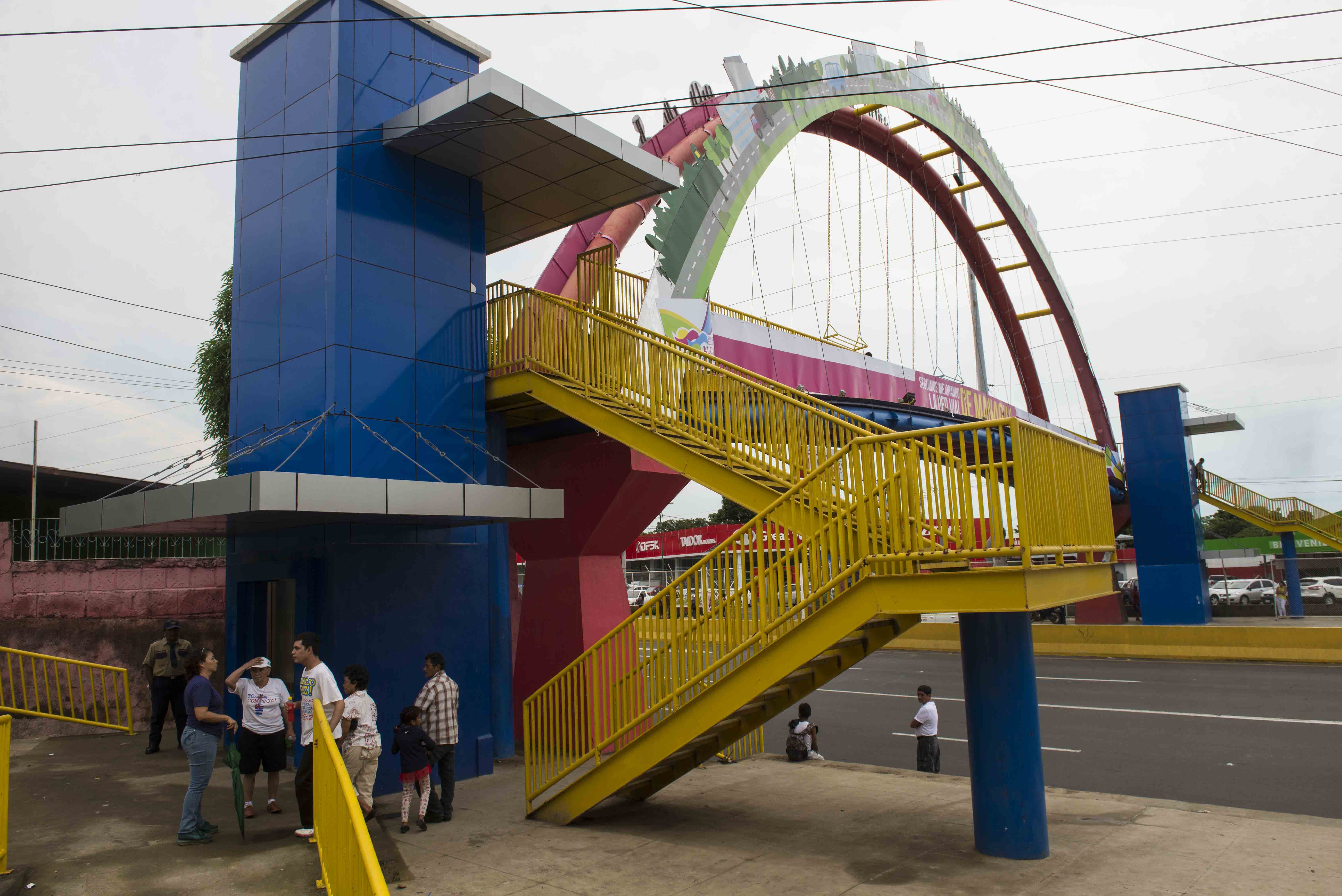 Ascensores del puente peatonal en Rubenia finalmente fueron inaugurados