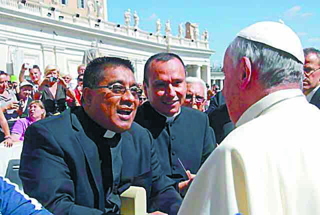 Oración por los sacerdotes durante la fiesta del Sagrado Corazón de Jesús