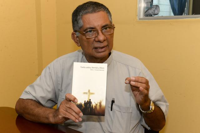 Presentan libro sobre la familia católica