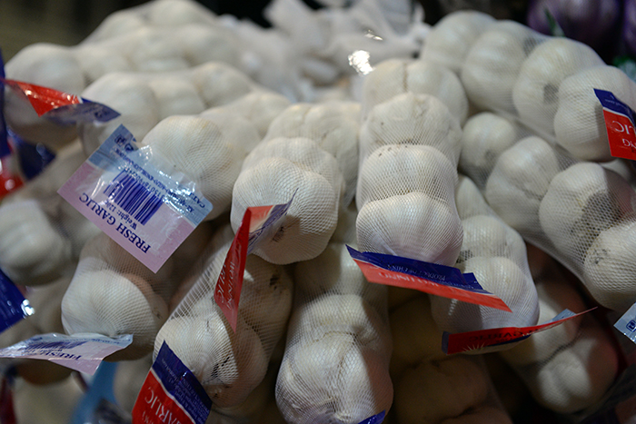 El precio de las cabezas de ajo está al triple de su precio, se quejan los compradores. LAPRENSA/ARCHIVO