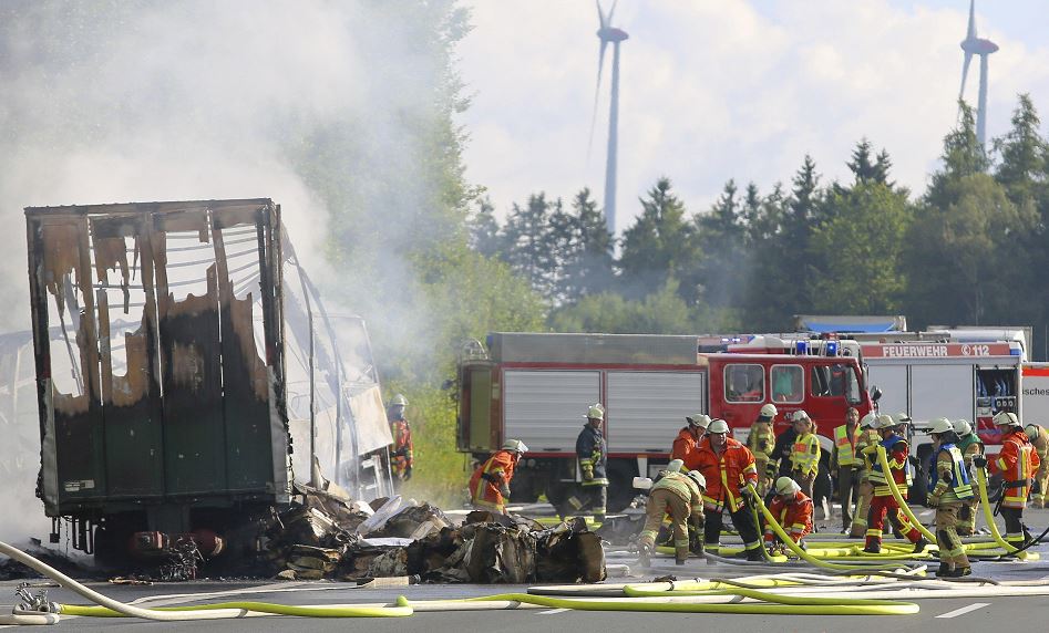 Un autobús se incendia en Alemania y deja al menos a 18 muertos y 30 heridos