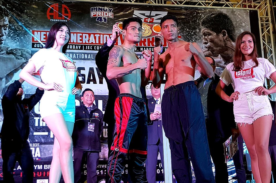 Mark Masgayo y Daniel Díaz en la conferencia de pesaje en Filipinas, antes del combate de este sábado. Foto: LA PRENSA/ CORTESÍA