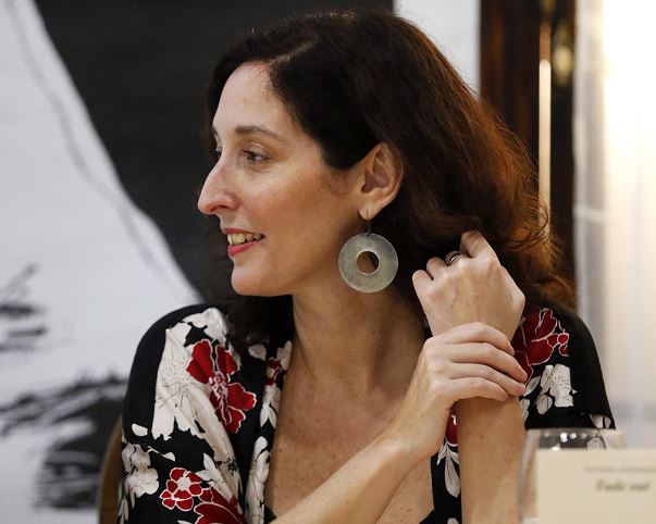 Fade Out: novela de realismo delirante sobre tres generaciones de mujeres