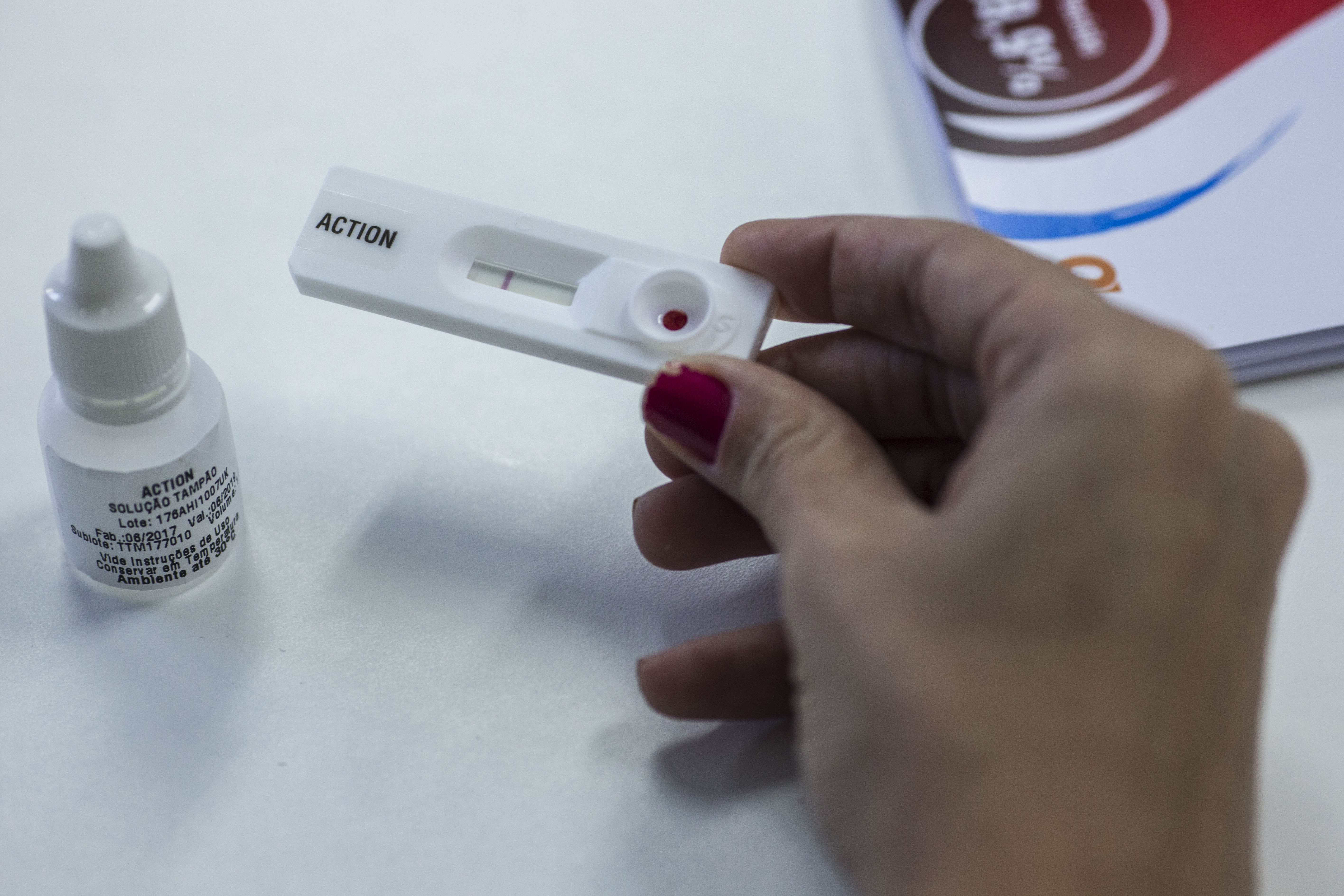 Farmacias de Brasil comienzan a vender «auto-tests» del VIH