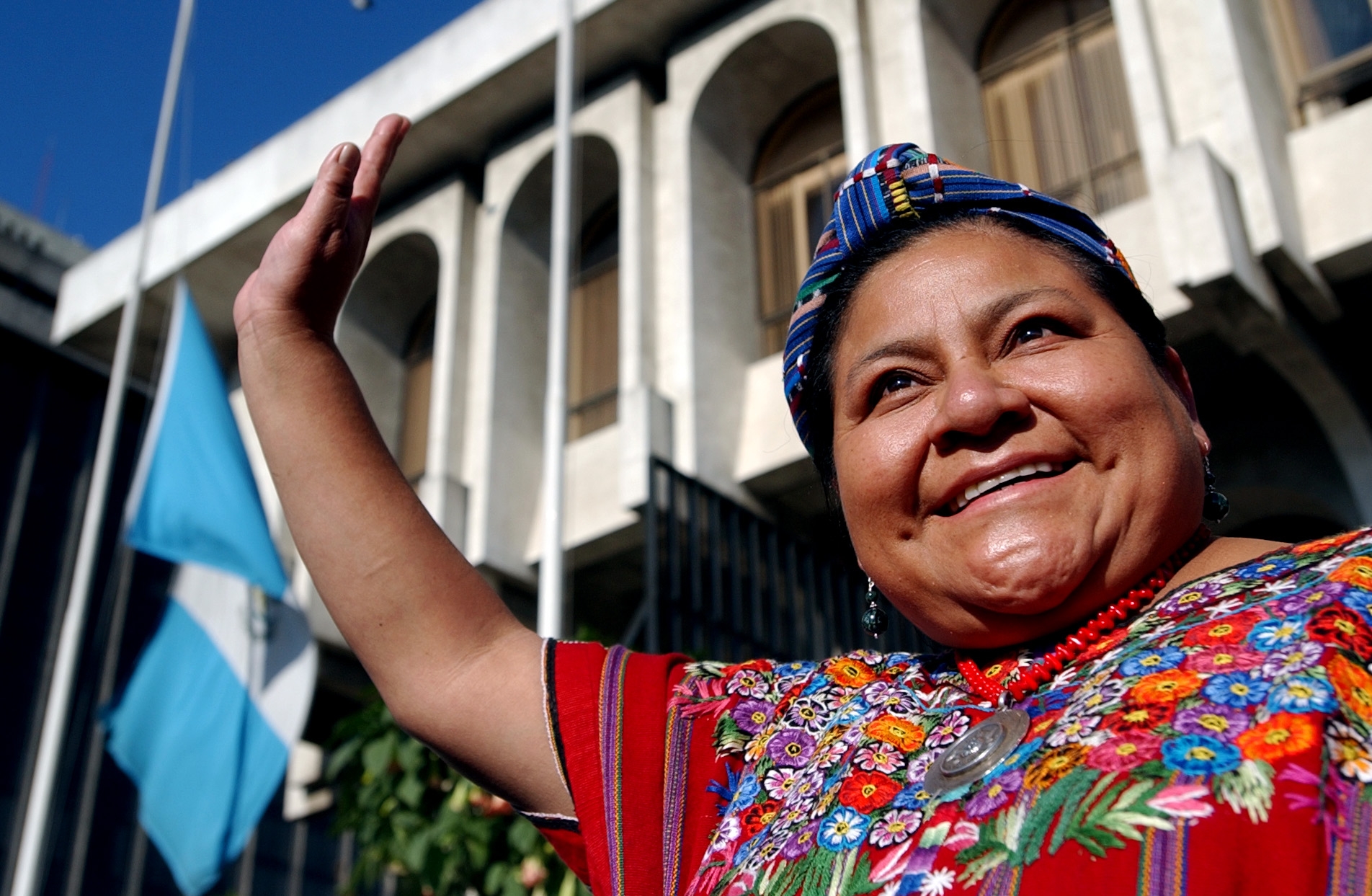 Rigoberta Menchú y Miguel Ángel Asturias homenajeados en feria del libro de Guatemala