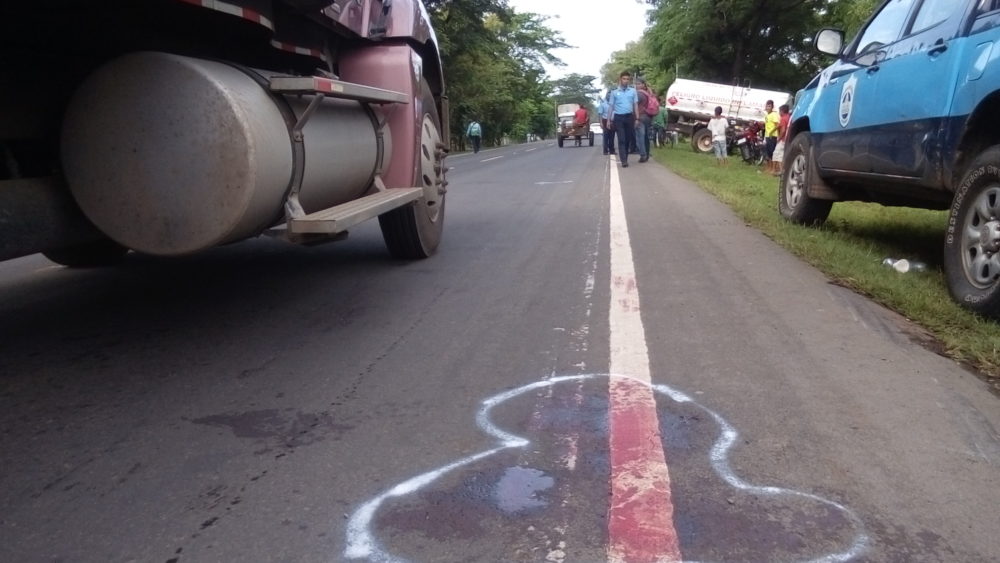 Niña de cinco años fue atropellada por un camión cisterna en Chinandega