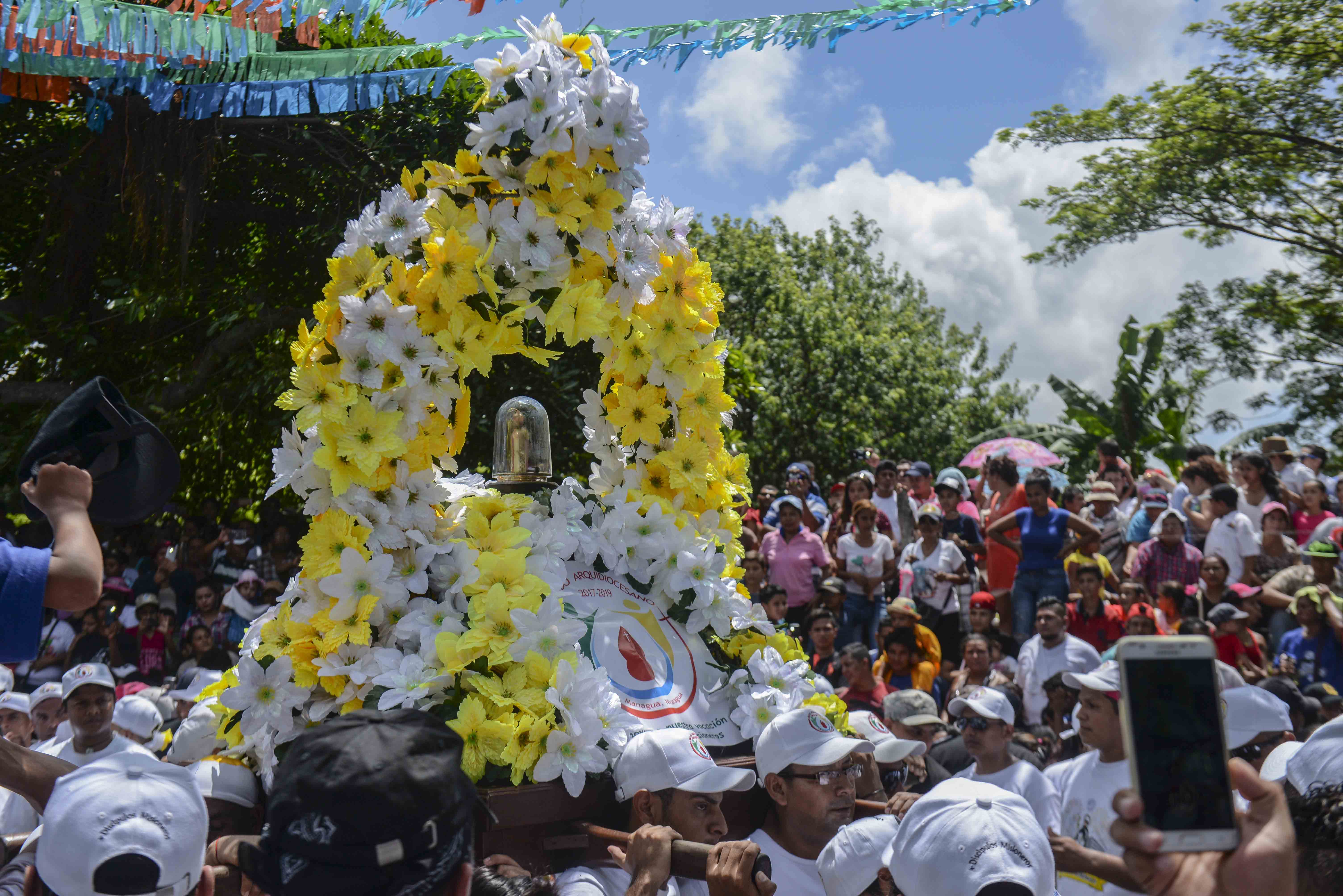 Inician fiestas de Minguito con la roza del camino