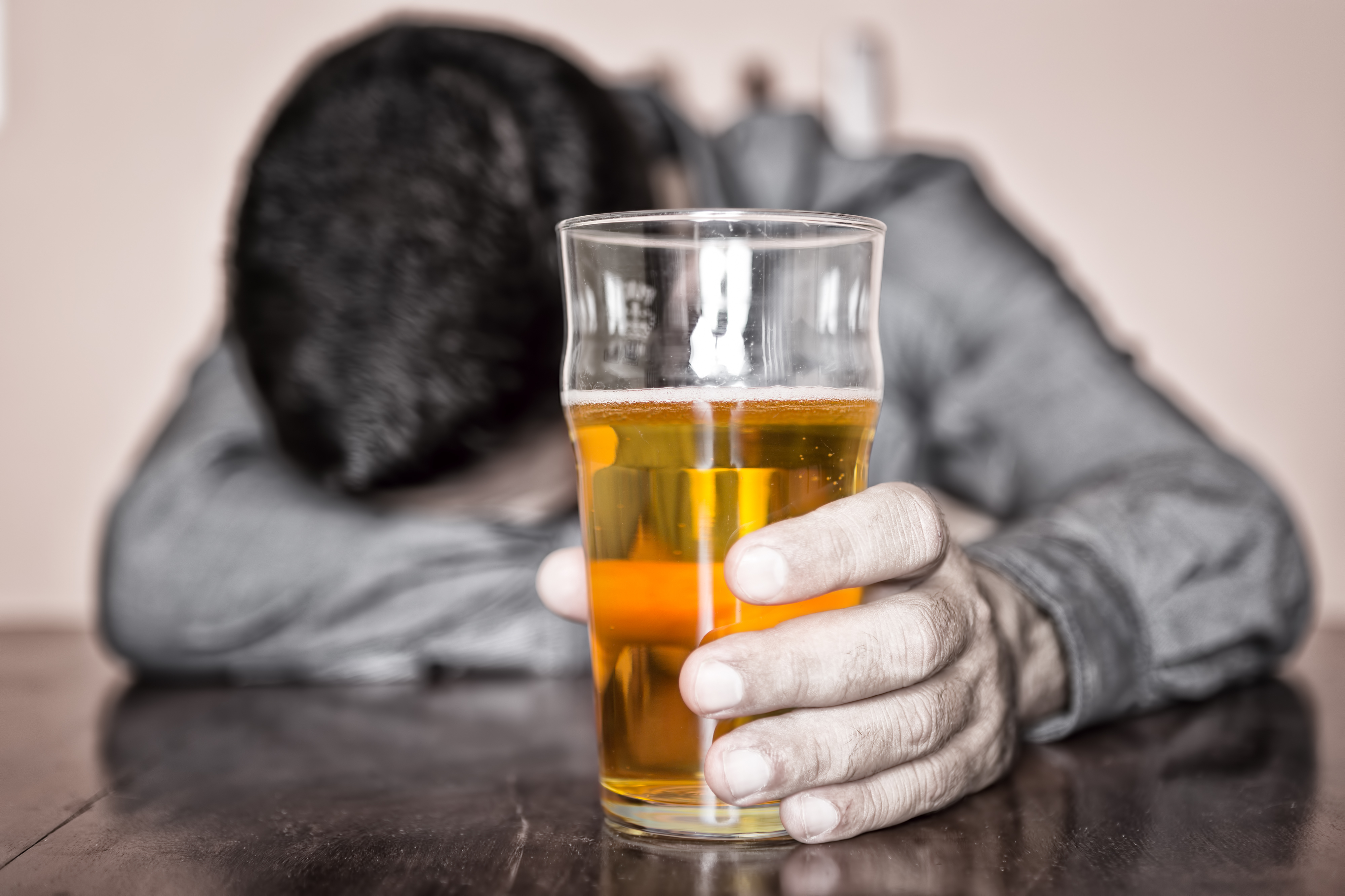 Las distintas caras de la muerte tras el abuso del alcohol en Nicaragua