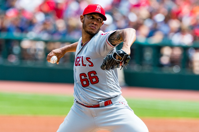 JC Ramírez lanzó 6.2 entradas de dos carreras ante los Indios de Cleveland este jueves. LA PRENSA/Jason Miller/Getty Images/AFP