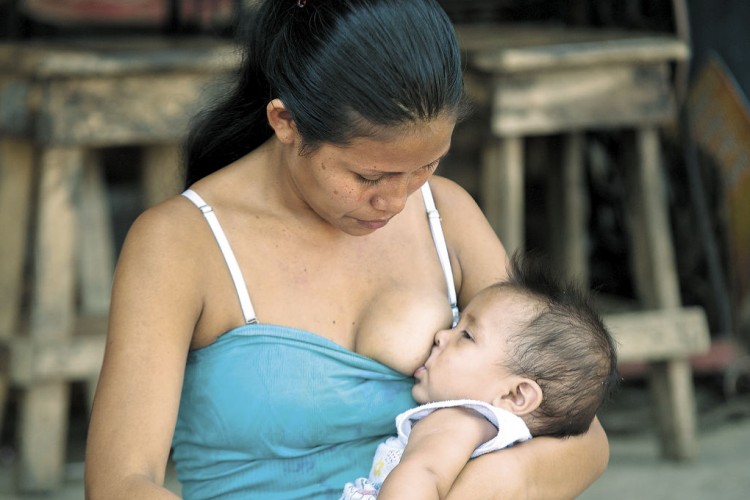 Leche materna puede evitar padecimientos comunes en el bebé