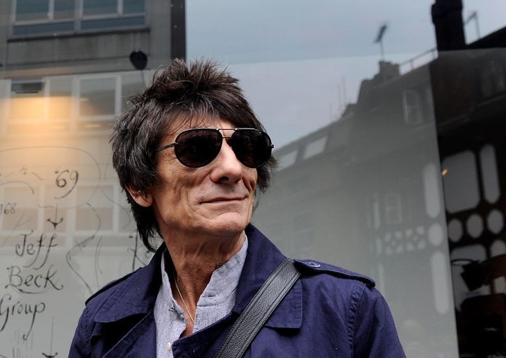 Guitarrista de Rolling Stones dice que fue operado de cáncer de pulmón