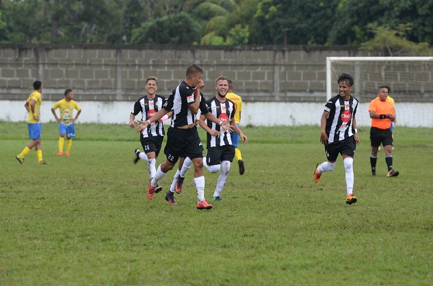 Luis Gutiérrez celebra el primer gol de Diriangén sobre la UNAN-Managua, que todavía no conoce la victoria en el Torneo Apertura. Foto: Roberto Fonseca.