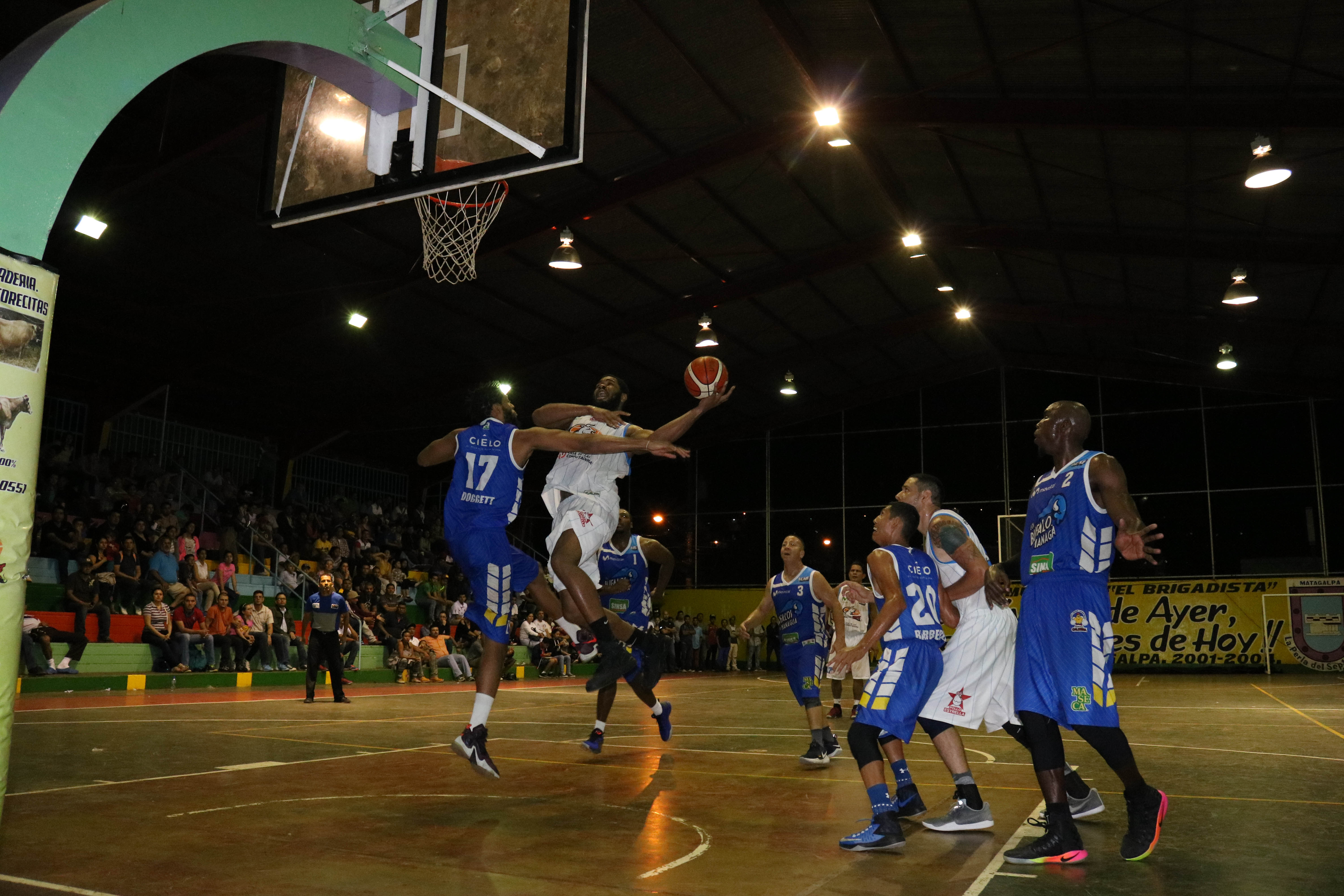 Los Toros del Norte cayeron en casa 103-89 ante los Búfalos de Managua que ahora asumen el liderato de la LNB. LA PRENSA/L.E. MARTÍNEZ M.