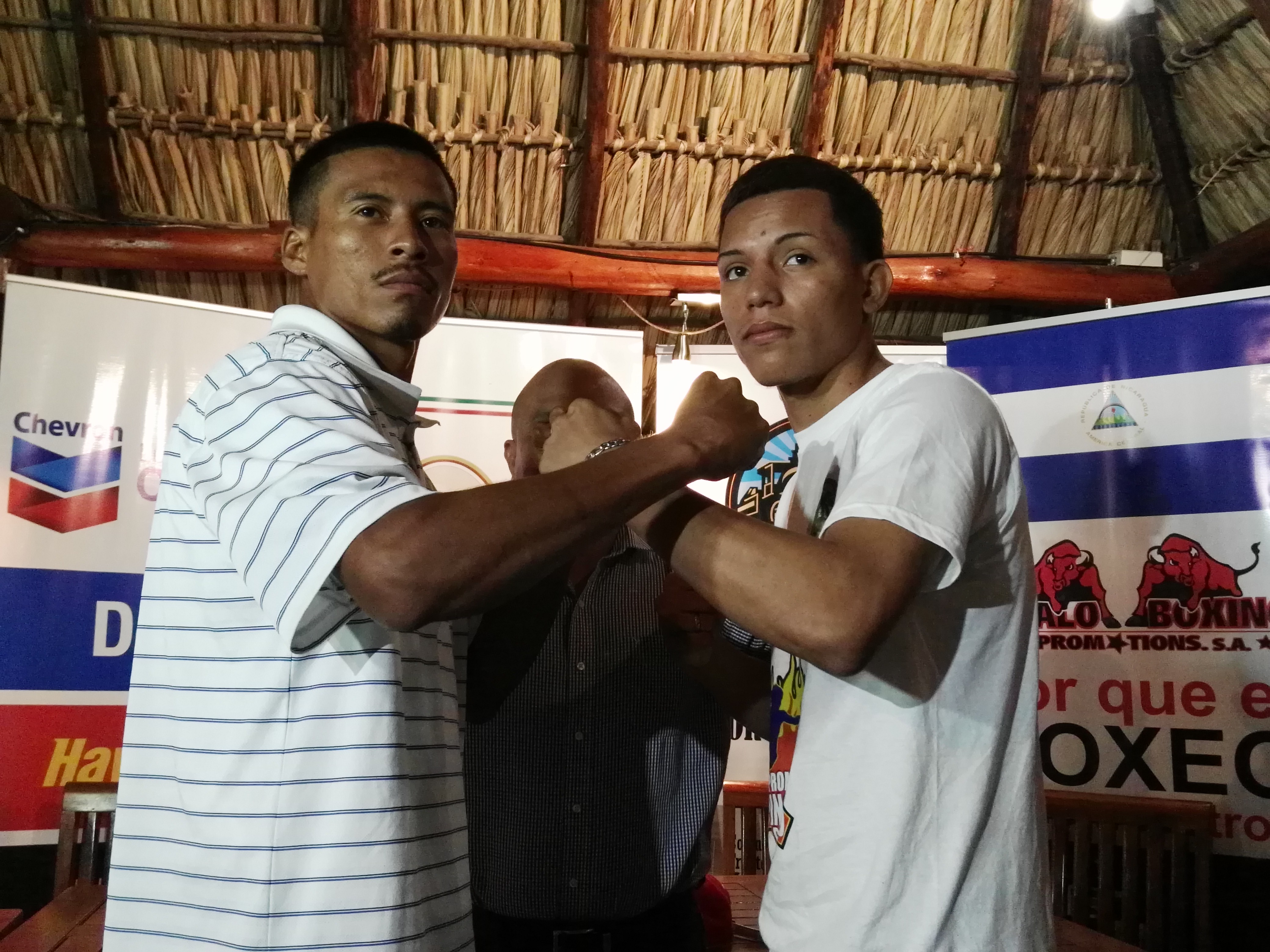 Marcio Soza y Robin Zamora en el cara a cara para promocionar el combate. Foto: Bayron Saavedra