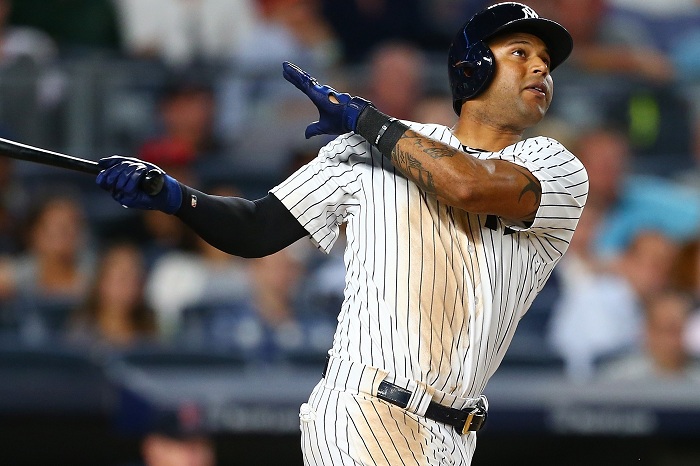 Aaron Hicks inició con su jonrón el rally que les dio la victoria a los Yanquis sobre los Medias Rojas. LA PRENSA/Mike Stobe/Getty Images/AFP