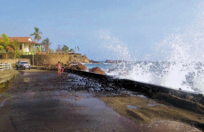 Advierten de la posibilidad de olas de hasta tres metros debido al fenómeno de marea de fondo