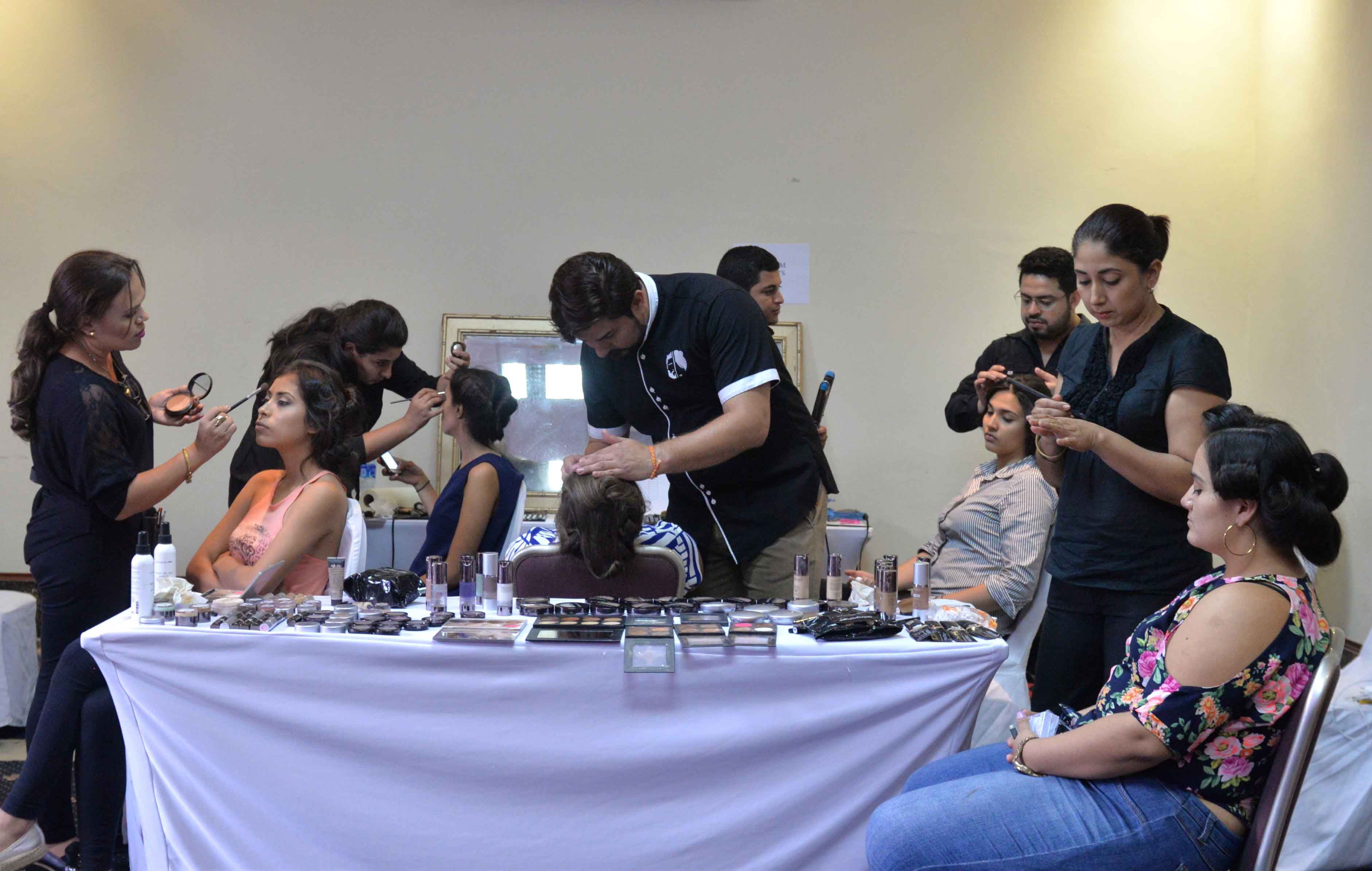 Los artistas del maquillaje detrás de la pasarela de la feria Nosotras Bodas