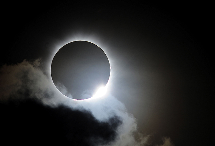 Fotografía del eclipse total solar ocurrido en noviembre de 2012 en Australia, eclipse solar