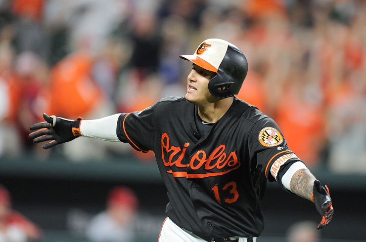Manny Machado celebra su gran noche con el madero, salvando a los Orioles y hundiendo a los Angelinos. Foto: LA PRENSA/ AFP