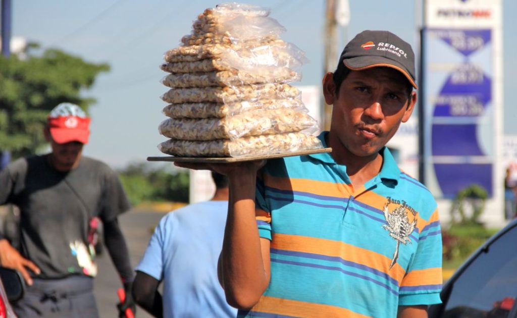 El desempleo en Nicaragua obliga a muchos a ganarse la vida en las calles, es decir en el sector informal. LA PRENSA/ CORTESÍA PNUD