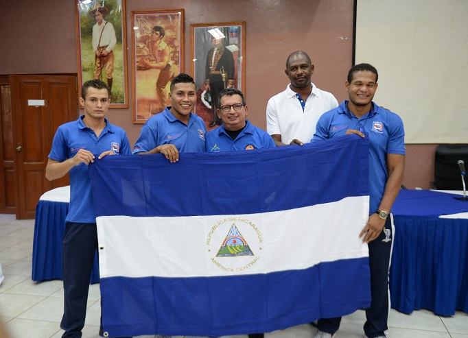 Los tres miembros del equipo nacional van por el primer triunfo en un certamen de este tipo. Foto: Carlos Valle/ LA PRENSA