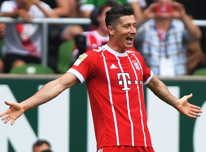 Robert Lewandowski celebra al anotar su segundo gol del partido. LA PRENSA/EFE/EPA/DAVID HECKER