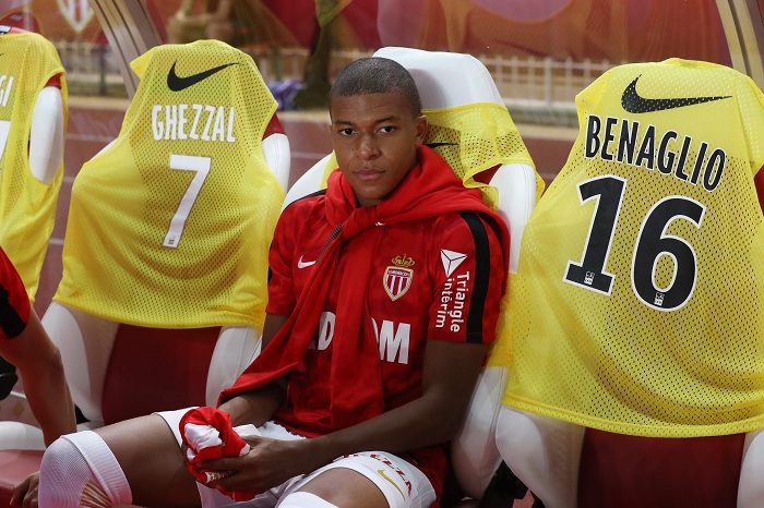 Kylian Mbappé no jugó este domingo a la espera de su cambio entre el Mónaco y el París Saint-Germain. LA PRENSA/AFP/Valery HACHE
