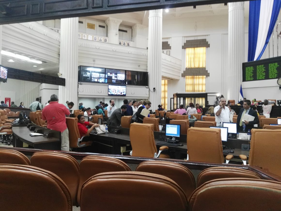periodistas, reporteros, molesta, restricción, Asamblea Nacional