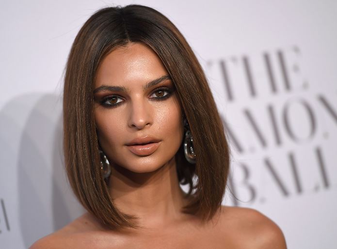 Emily Ratajkowski indignada con revista que retocó su cuerpo