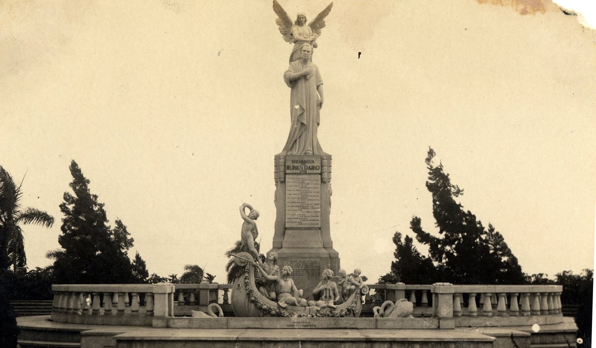 Una imagen del monumento a Rubén Darío, poco después de su inauguración, ocurrida el 24 de septiembre de 1933, hace exactamente 84 años.