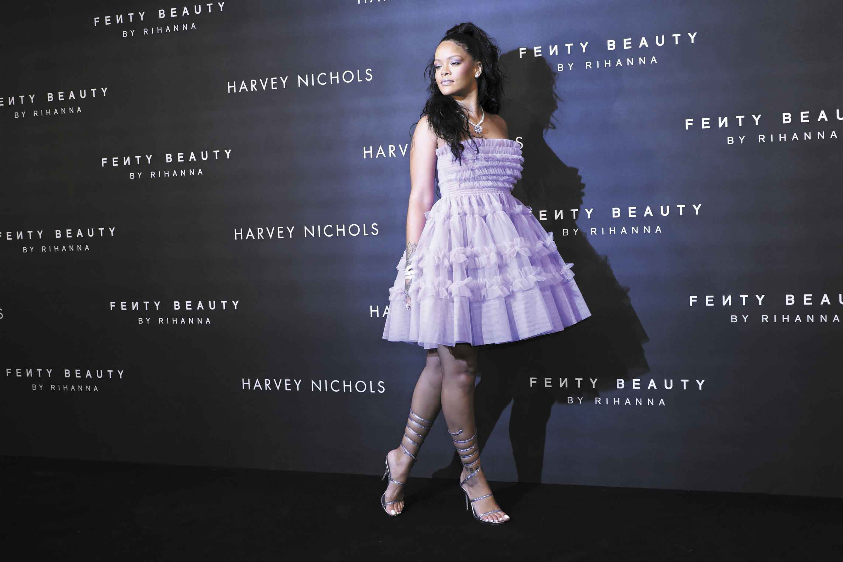 Rihanna deslumbra en Madrid en la presentación sorpresa de sus cosméticos