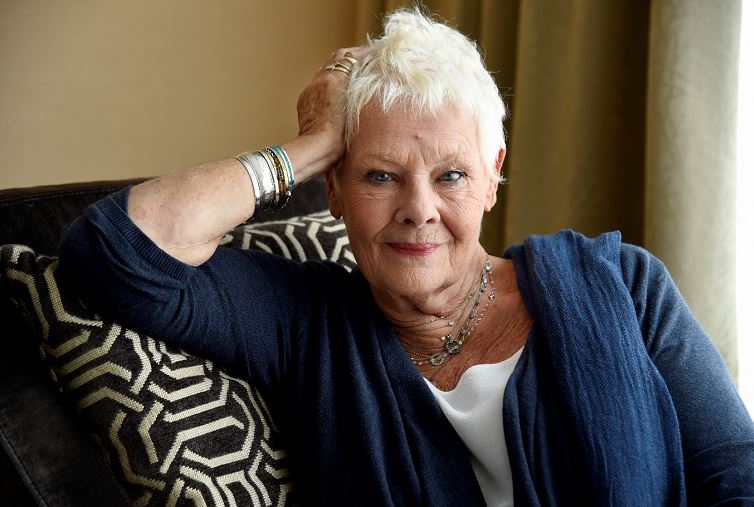 Judi Dench se refugia en su trabajo Victoria & Abdul tras el fallecimiento de su hermano