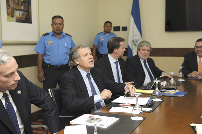 Luis Almagro, secretario general de la Organización de Estados Americanos (OEA), durante su visita antes de las votaciones nacionales del año pasado. LA PRENSA/ LISSA VILLAGRA