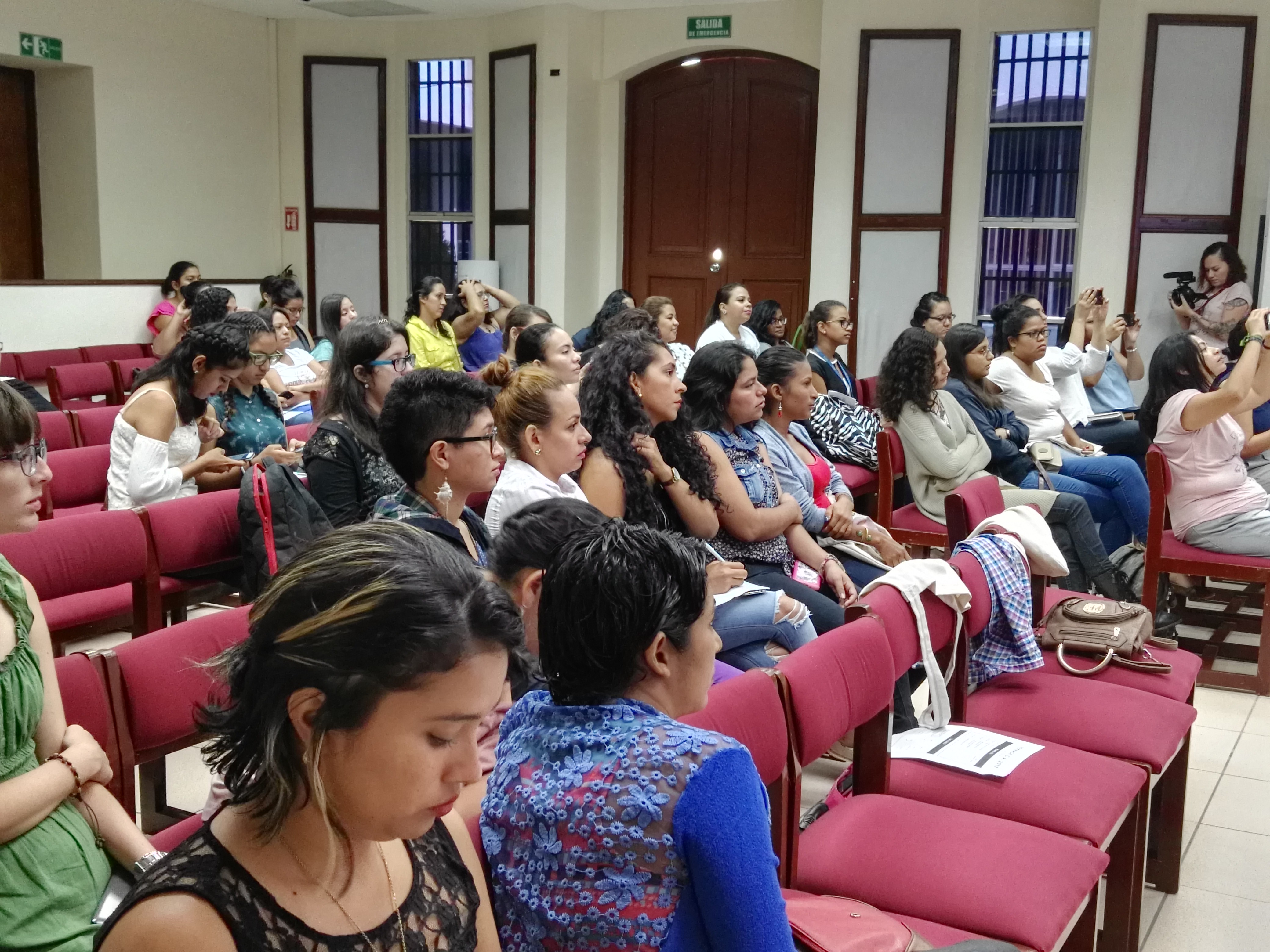 Mujeres nicaragüenses en busca del empoderamiento tecnológico