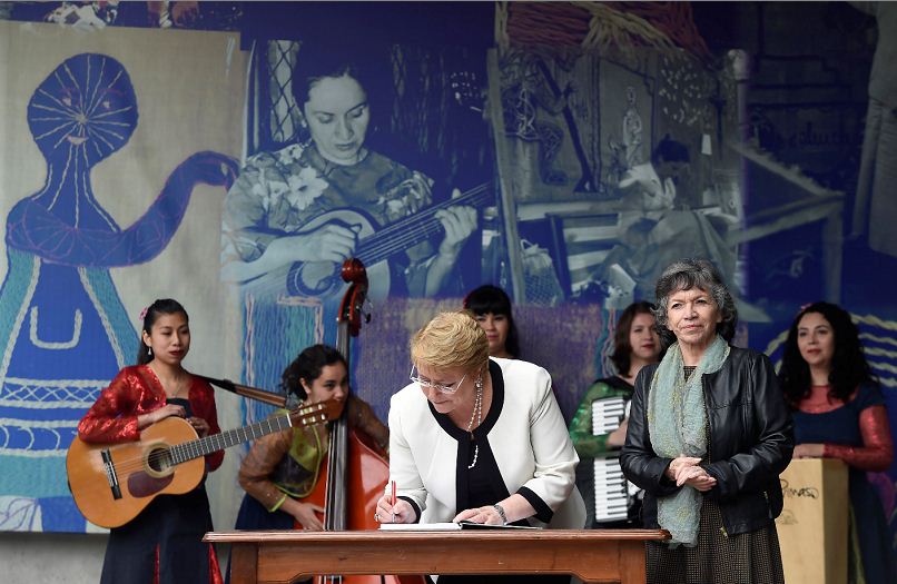 A un siglo del nacimiento de Violeta Parra, sus canciones, poesía y mito sigue vivo en el mundo