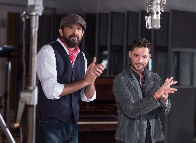 Mira a David Bisbal y Juan Luis Guerra cantar Si no te hubieras ido de Marco Antonio Solís