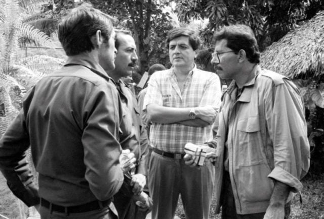El general en retiro Hugo Torres en la celebración de una fiesta de fin de año con miembros de la jefatura del EPS, entre ellos, el dictador Daniel Ortega y Sergio Ramírez. LA PRENSA/ARCHIVO