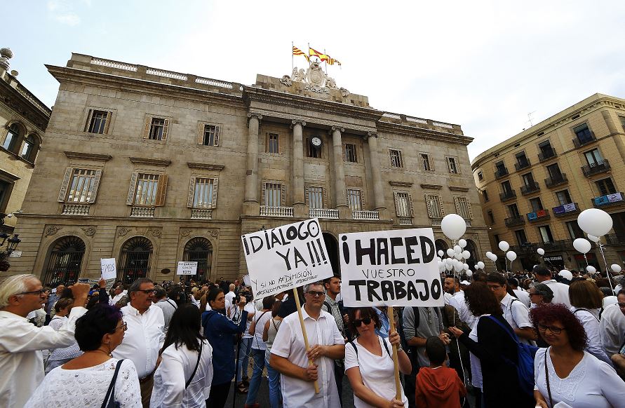 Se movilizan para hacer un llamado al diálogo ante crisis en Cataluña