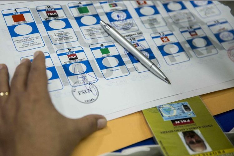Por cada JRV se imprimen 400 boletas, lo que significaría 5,227,600 boletas, más un remanente extra. LA PRENSA/EFE