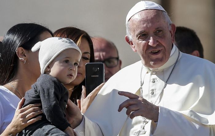 “La mundanidad se destruye ante la cruz”, dice el papa Francisco