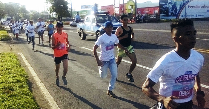 Una carrera por las niñas en Chinandega