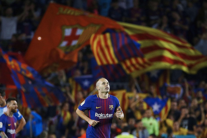 El veterano Andrés Iniesta marcó uno de los dos goles con los que el Barcelona ganó al Málaga. LA PRENSA/EFE/Alejandro García